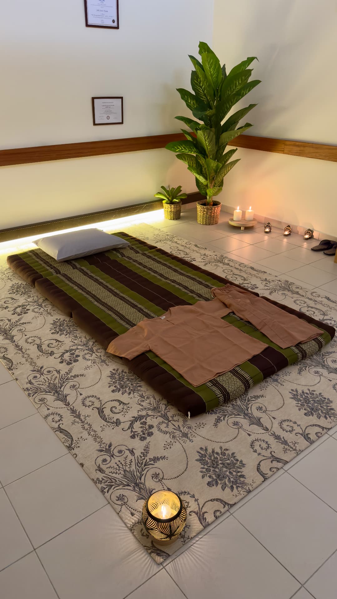Sala do estúdio com colchão tradicional tailandês